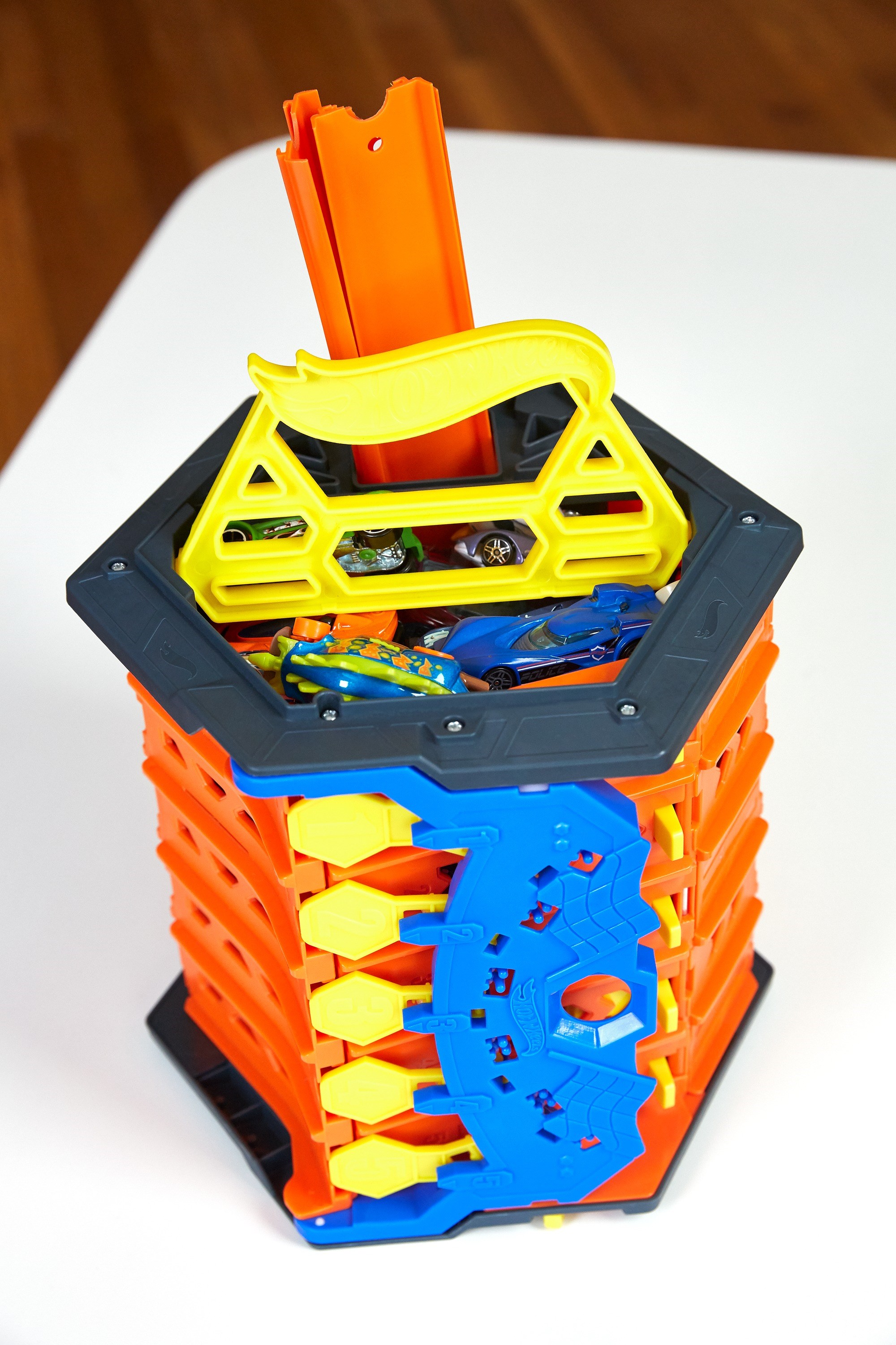 Hot Wheels Kıvrılan Yarış Pisti 