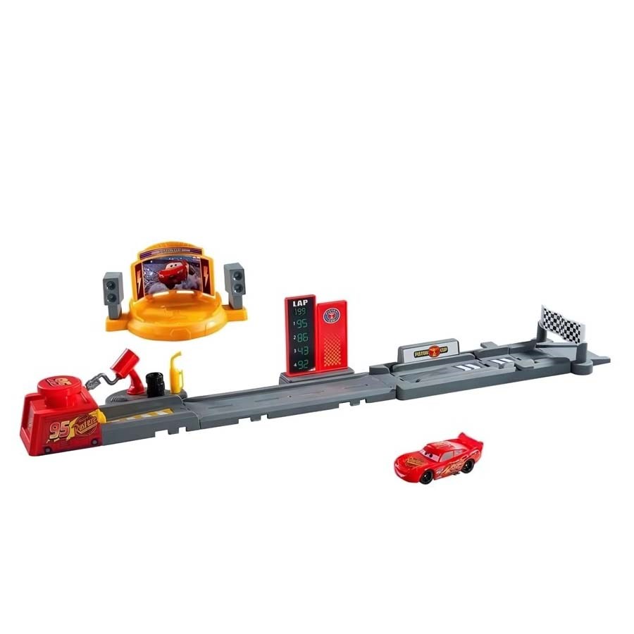 Cars Maceraya Başlangıç Oyun Seti 