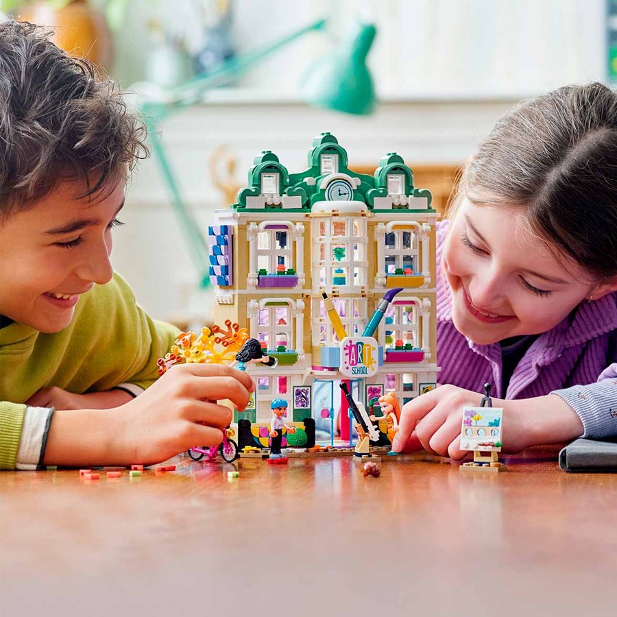 Lego Friends Emmanın Sanat Okulu 